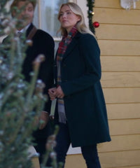 Christmas on Windmill Way Mia Meijer Green Coat